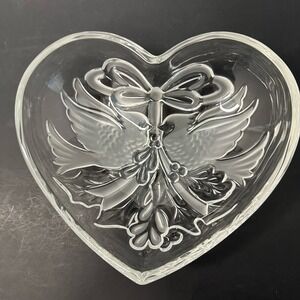GORHAM CRYSTAL, Holiday Traditions Collection, Heart Dish Cardinal Holiday